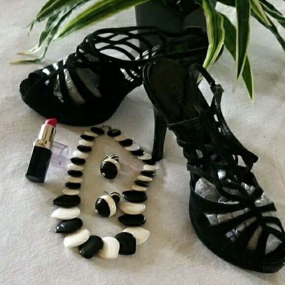 𝅺 4@30.00 or 30.00 Ladies Designer Pumps by MODA - Picture 4 of 8